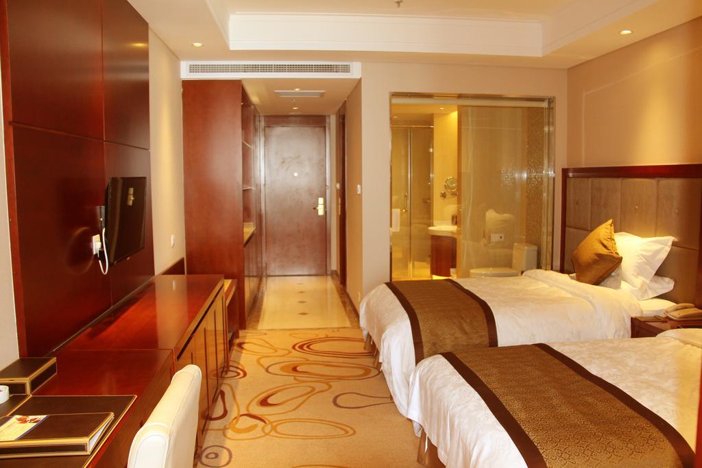 Days Hotel Frontier Yantai Room photo